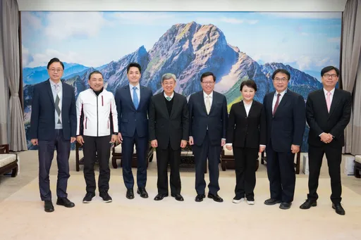 陈建仁乐PO与六都市长合照　交代郑文灿这项任务