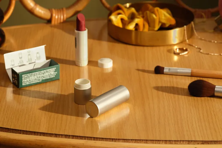 心聲絲絨唇膏的鋁製管身是採用100%PCR再回收材料製成。品牌提供