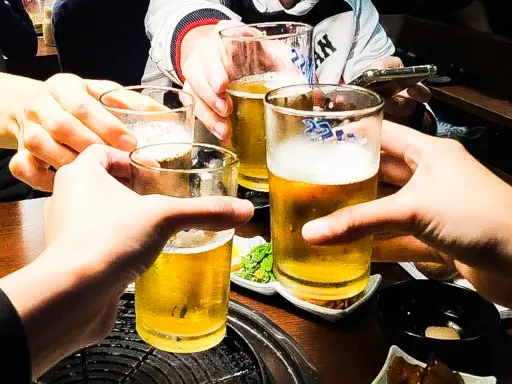酒後向岳父驚爆妻子的秘密　被呼巴掌！氣氛瞬降到冰點