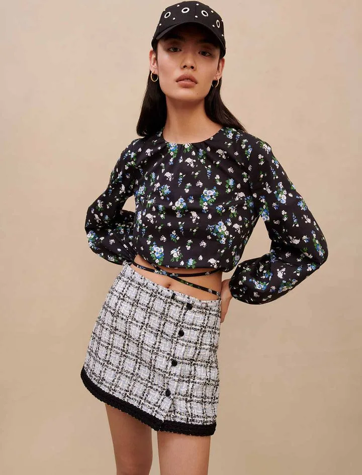 SANDRO姊妹品牌的Maje，於春夏帶領眾人重返歡鬧的千禧年。品牌提供