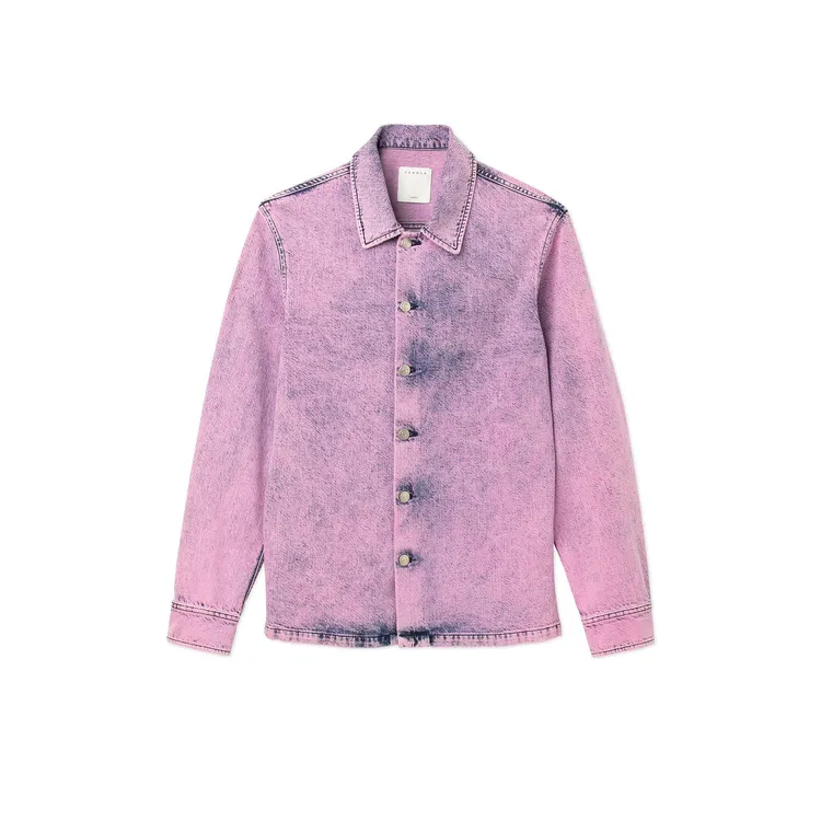 SANDRO HOMME粉色刷色牛仔外套，1萬890元。品牌提供