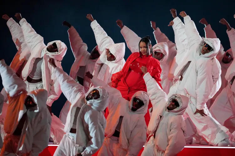 蕾哈娜的表演毫無冷場，氣勢如虹。美聯社