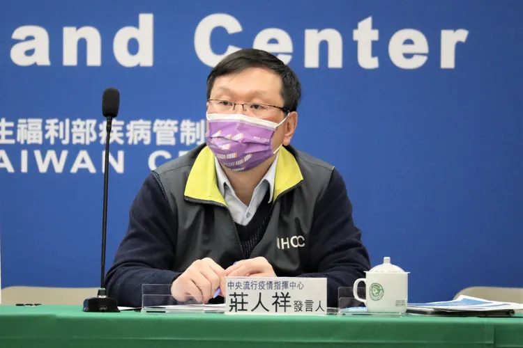 莊人祥說，該個案入境當天就有頭痛症狀。資料照，指揮中心提供