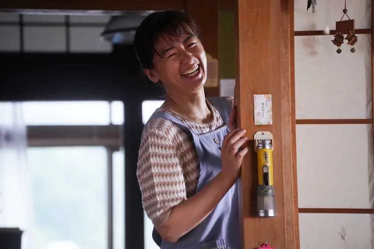 尾野真千子在新片《追海豚的長崎夏日》精彩飆戲。中影提供