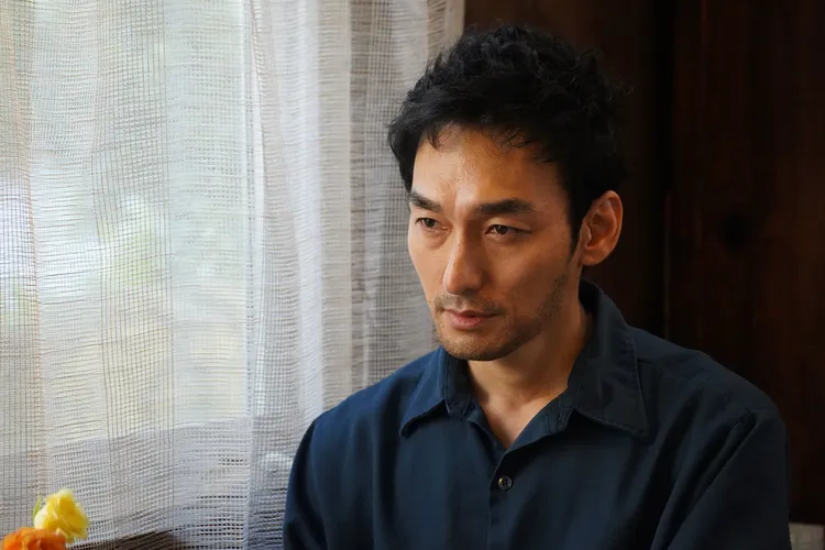 草彅剛在讀《追海豚的長崎夏日》劇本到一半時，竟感動到淚流不止。中影提供