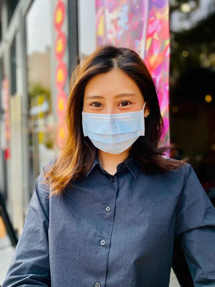 含含說，習慣了也怕二度確診，繼續戴好戴滿。王志弘攝