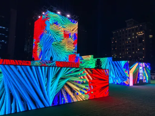 燈會照亮台北夜空!全聯造LED數位迷宮 新光三越祭3大打卡點