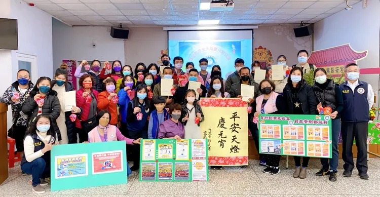 新住民與宜蘭縣服務站合影。翻攝畫面