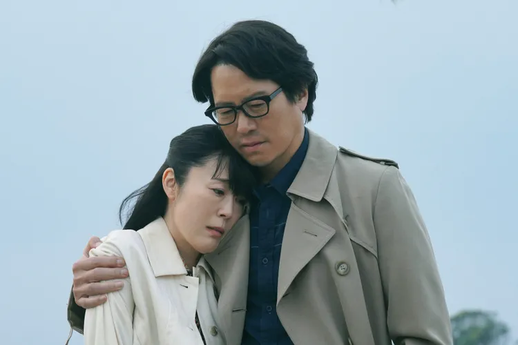 寺島忍和豐川悅司飾演的已婚作家白木篤郎有著難捨難分的戀人關係。原創娛樂