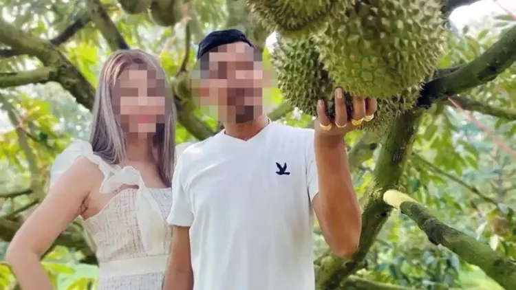 被指控性侵、虐打女員工的榴槤店老闆夫妻。翻攝自《The Thaiger》
