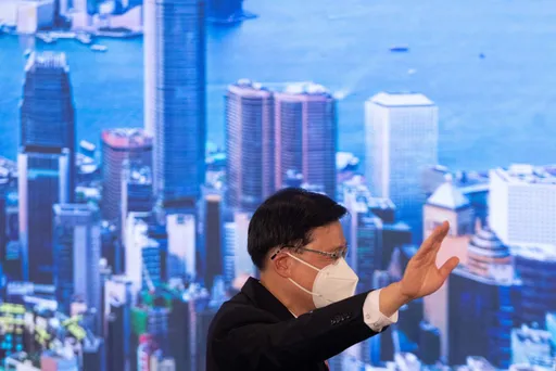 香港考慮口罩鬆綁　時機在「冬季流感高峰期」過後