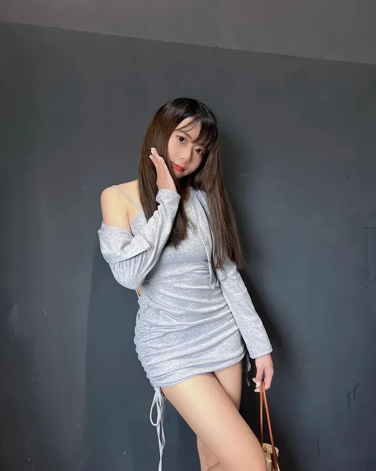 妘薇個性活潑開朗。