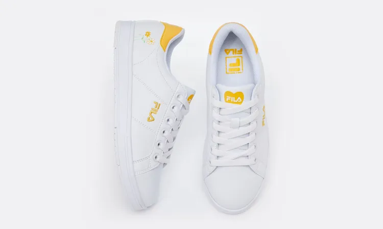 情人節限定塗鴉小白鞋雛菊黃款式，2080元。品牌提供