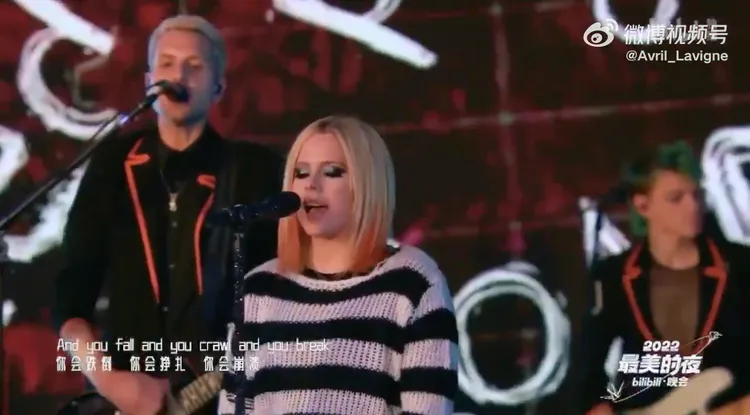 艾薇兒去年底才參加Bilibili跨年晚會。翻攝艾薇兒微博