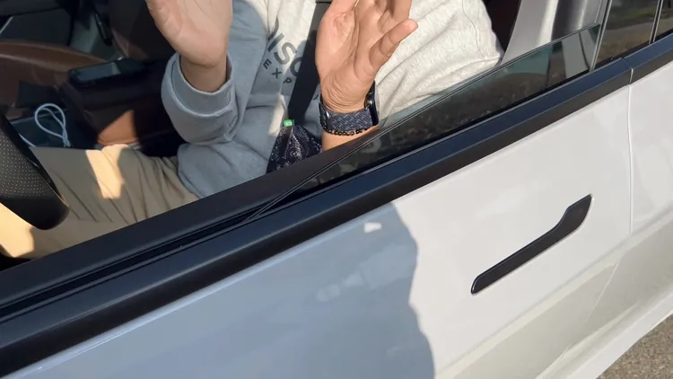 本身也是充電群組成員的特斯拉張姓車主說，群組內確實有少數成員排隊預約佔用充電樁，他覺得這樣很不好。鮮明攝