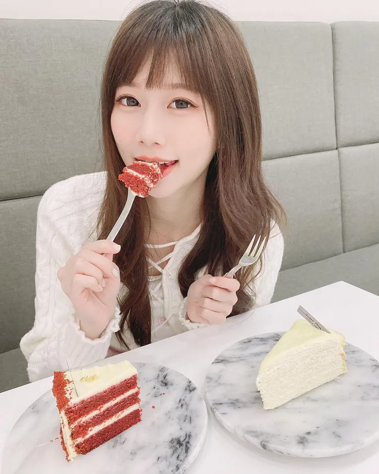 朵莉Dolly喜歡品嚐美食。