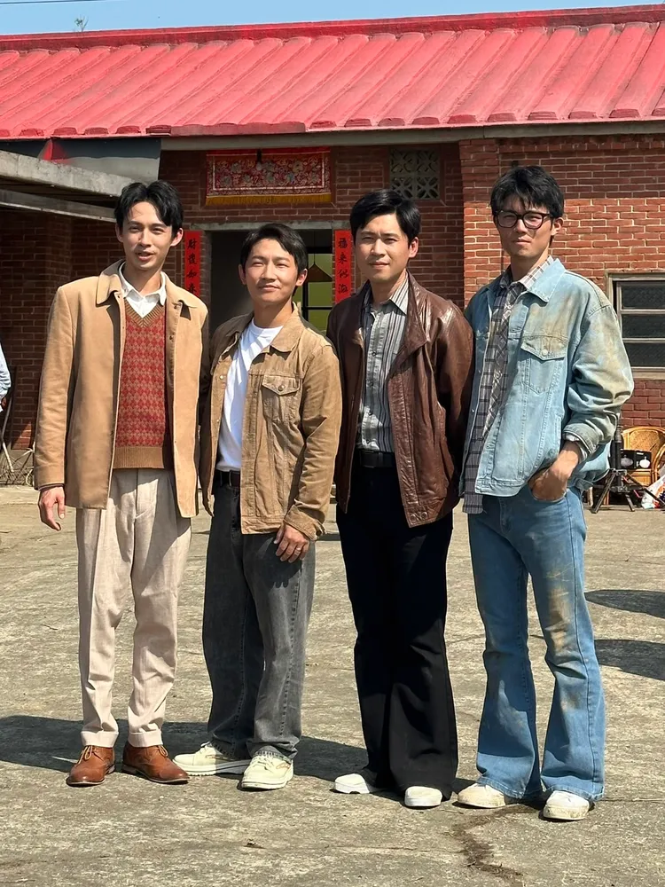 洪毓璟（左起）、蔡昌憲、黃迪揚、張耀仁自詡是「鹽水F4」（Father 4）。蔡依庭攝