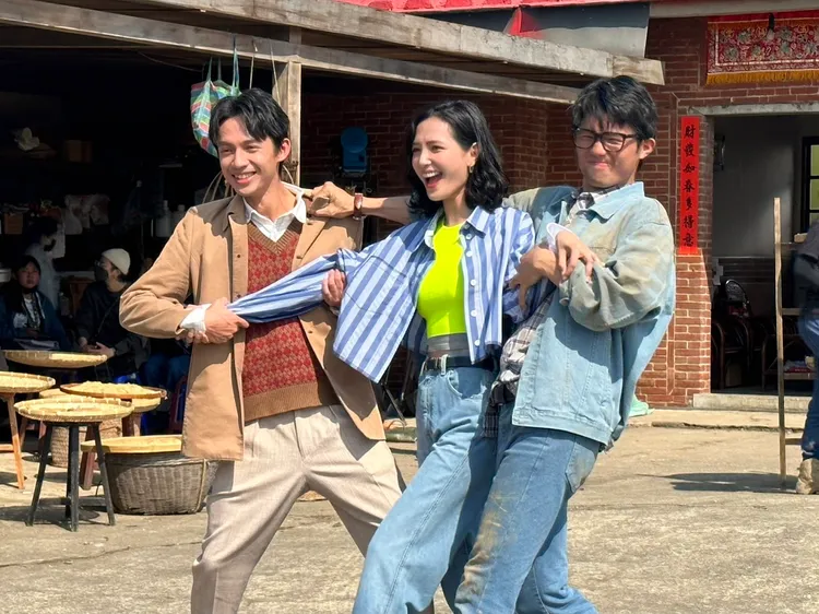 洪毓璟（左）和張耀仁（右）在劇中搶吳子霏。蔡依庭攝