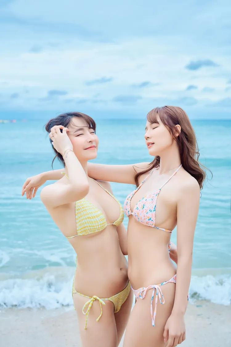 林莎和元元（吳婕安）一起合作推出《友達以上，莎元滿滿》寫真。翻攝自元元臉書