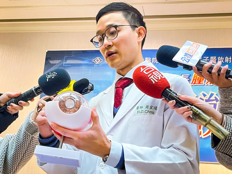 林口長庚醫院眼科部視網膜科主治醫師周宏達。賴昀岫攝