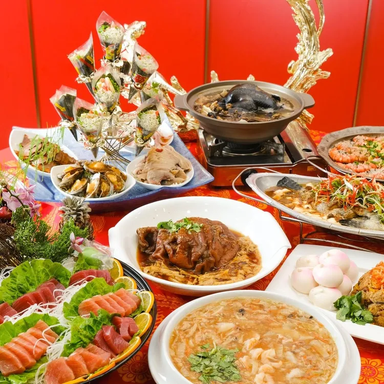 「宋江大宴」有10菜色，每桌1萬元。觀光局提供