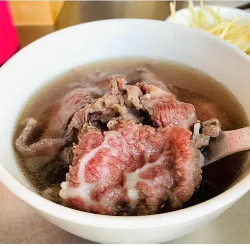 漲價不能怪我！台南樺哥宣告「100元牛肉湯不賣了」　45字理由網笑翻