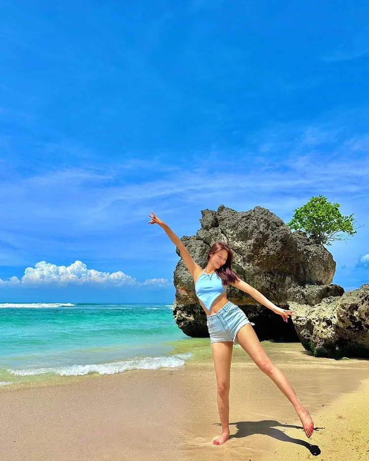 近年積極朝戲劇圈發展的雪炫，在偶像時期便因天使臉孔和魔鬼身材，被外界賦予了「最強肉體」的封號。翻攝s2seolhyuns2 IG