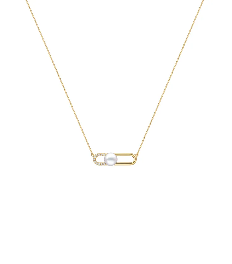 fine links系列18K金鑽石珍珠項鍊，11萬1000元。品牌提供