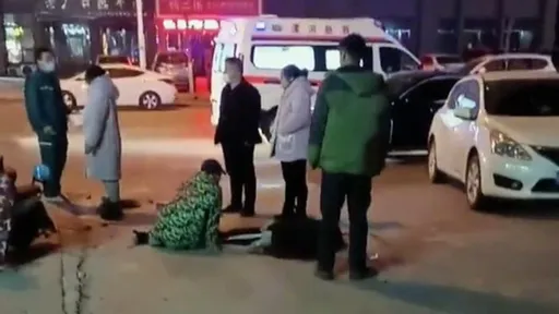 7歲屁孩鞭炮扔下水道　人孔蓋爆碎「他把自己當場炸死」