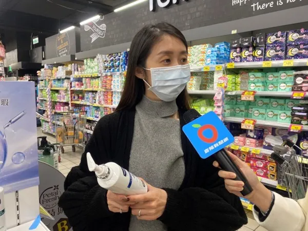 民眾朱小姐表示，這款身體乳真的很好用，跟以前用過的乳液感受完全不同，想一次買兩瓶不同口味的回家試試看。