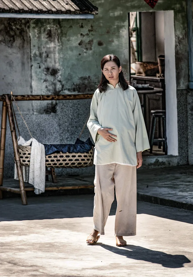 《牛車來去》劇中阿春借腹生子，也是安心亞真正第一次演懷胎生小孩的戲。公視提供