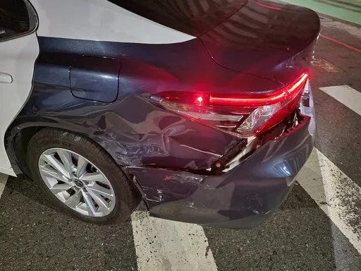 遇「閃光紅燈」沒停車再開 撞上警車這下GG了