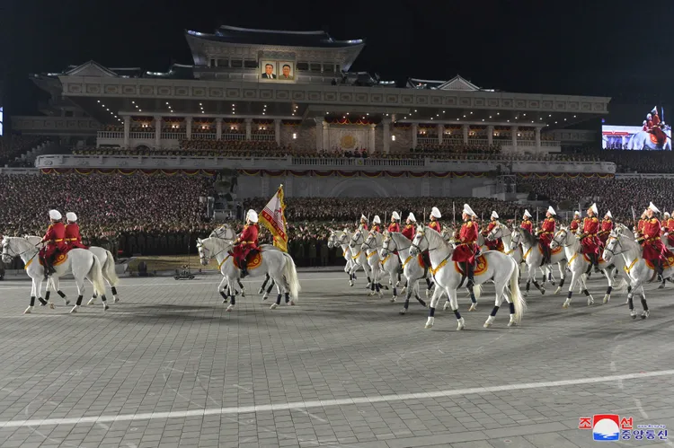 北韓8日舉行閱兵大典，白馬進場。路透社