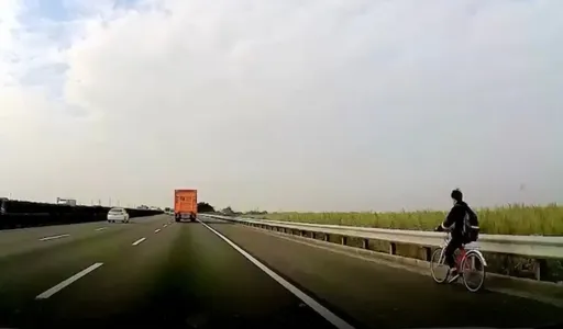 上課快遲到?高中生飆國道影片曝 網笑:跨區就學孩子真辛苦!