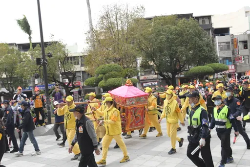 「粉紅超跑」情人節駐駕彰化縣府 王惠美接駕兼告白!祈求護佑台灣
