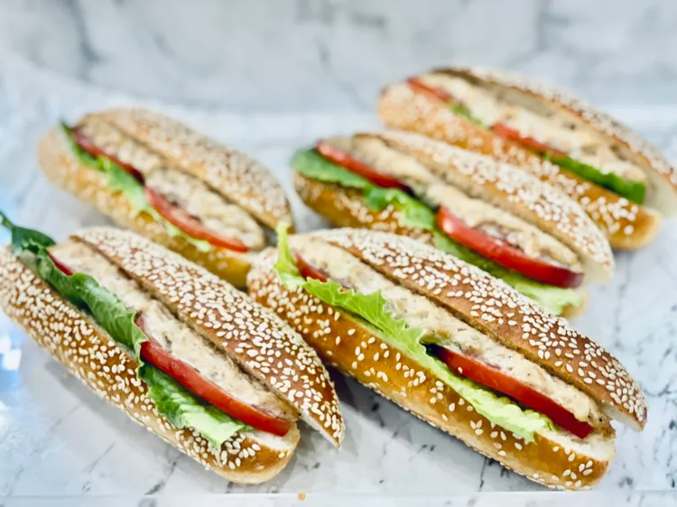 ENERGY BREAD能量麵包每份蛋白質可達20g、一份約300大卡熱量、方便攜帶。曾仲葳攝