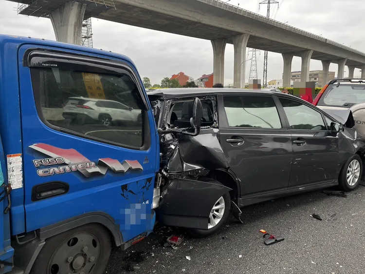 車輛追撞。國道警方提供