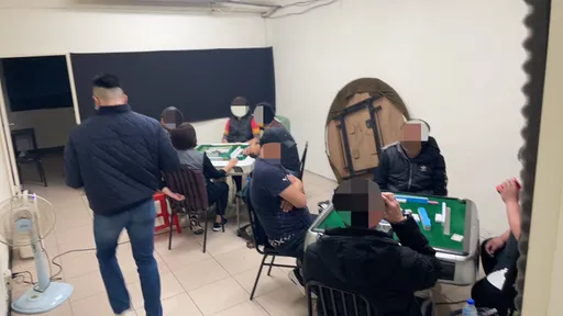 佯賣電動麻將桌暗中攬客開賭 三重警攻堅逮9人扣14萬