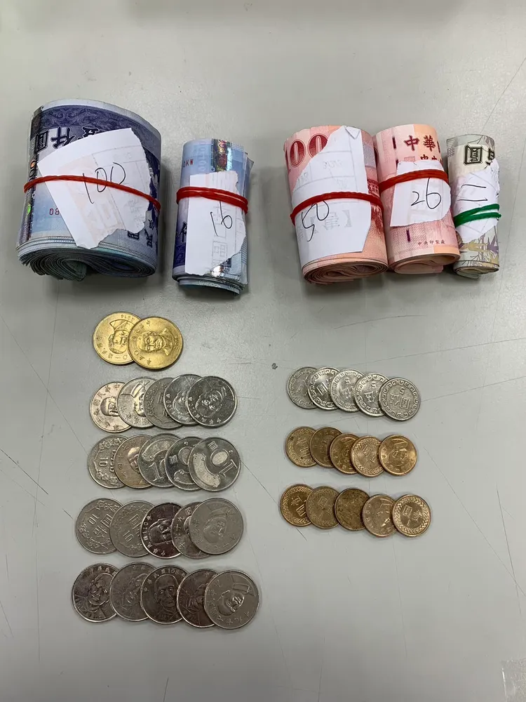 查扣賭資及抽頭金14萬餘元。三重警分局提供