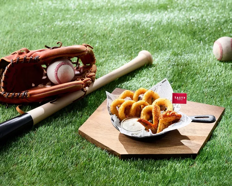 WBC賽事開打，西堤牛排招待球迷追比賽、享優惠。即日起至3/15，到店說出應援口號「Taiwan紅不讓！」消費2客經典套餐，即招待紅不讓拼盤乙份。業者提供