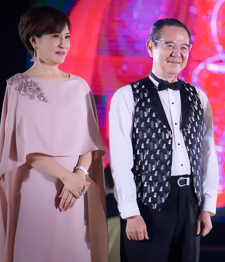 巴戈（右）和方芳芳是老搭檔。翻攝台灣優質生命協會臉書