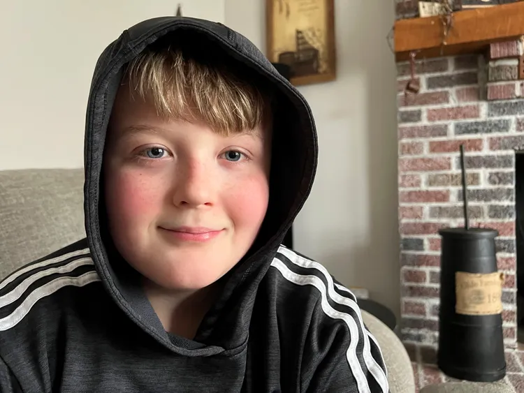 12歲的小鎮男孩亨利擔心影響自己的發育與成長。美聯社