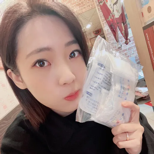 徐巧芯曬藥袋喉嚨爆炸了　她喊「人生就是不斷戰鬥」