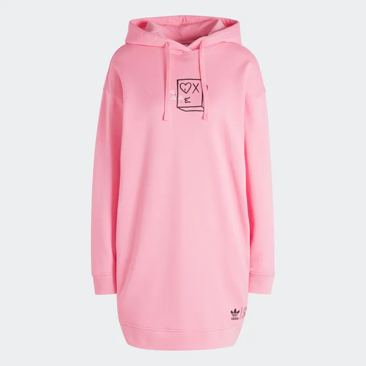 Mr.A女生長版帽T，3290元。品牌提供