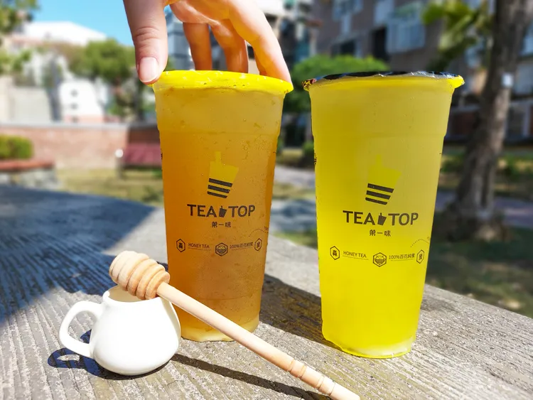 轟蜜茶綠茶茶底（左）、轟蜜蕎麥（右）。業者提供