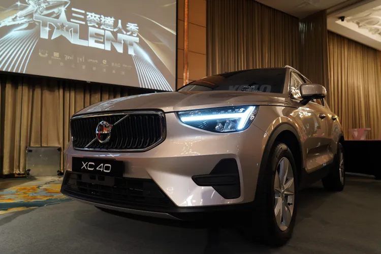 金色三麥餐飲集團舉辦年度春酒，大手筆犒賞夥伴疫情以來的辛勞，現場送出價值150萬新台幣的VOLVO汽車。業者提供