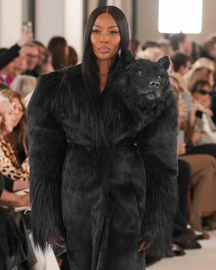 野獸頭造型過度逼真，嚇壞不少網友。翻攝danielroseberry IG