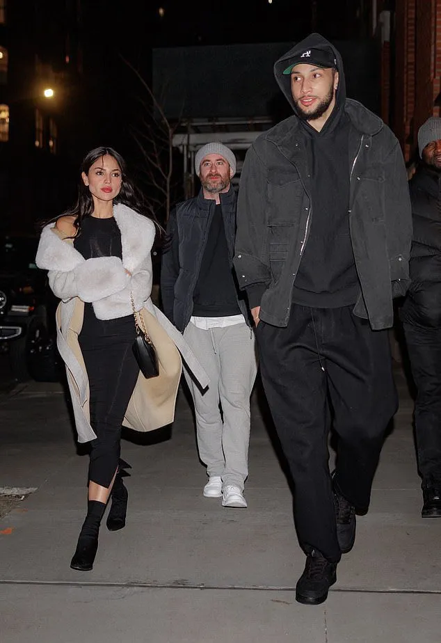 西蒙斯被拍到和艾莎約會。  翻攝NBACentral Twitter