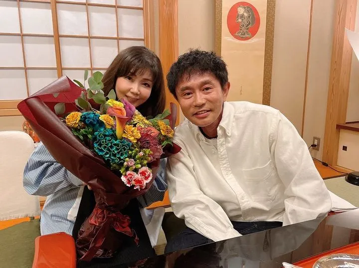 59歲的濱田雅功（右）和60歲的小川菜摘結婚33年。翻攝natsumi1230 IG