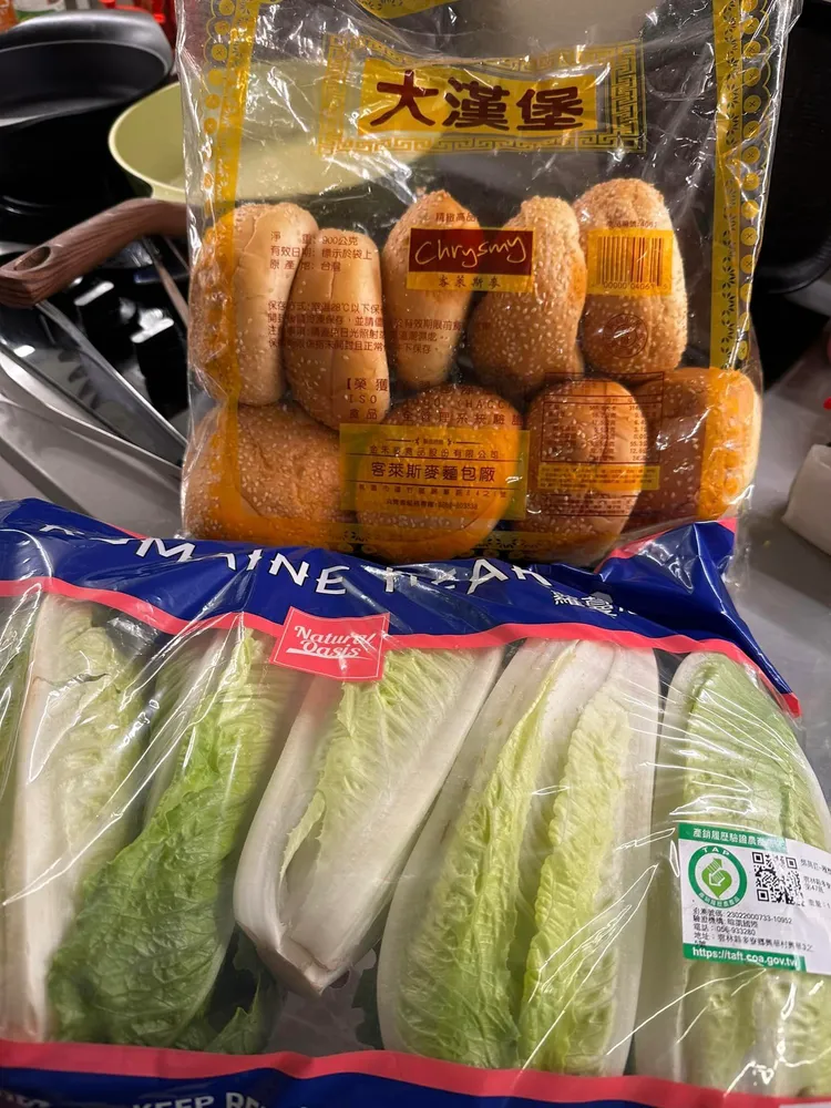 網友分享的漢堡麵包，可DIY加自己喜歡的口味，換算下來一個才五塊多。粉絲團《Costco好市多 商品經驗老實說》